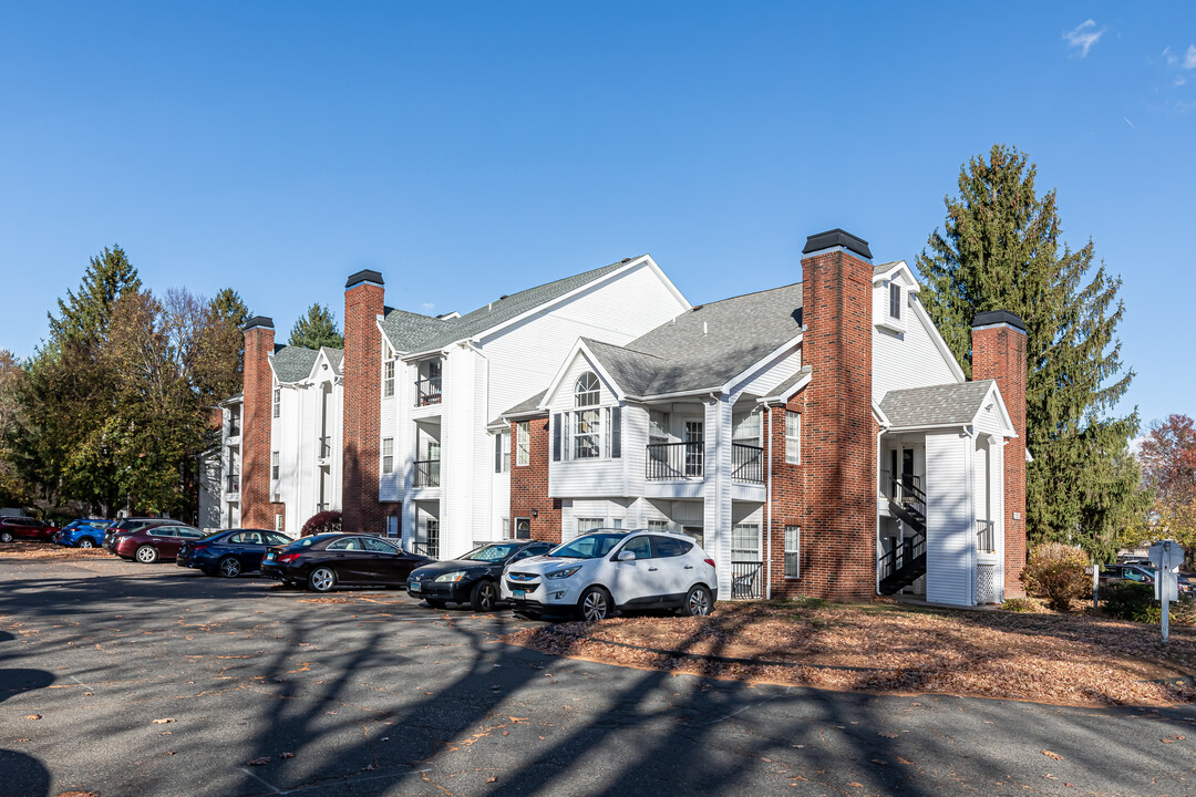 Carriage Park in East Hartford, CT - Building Photo