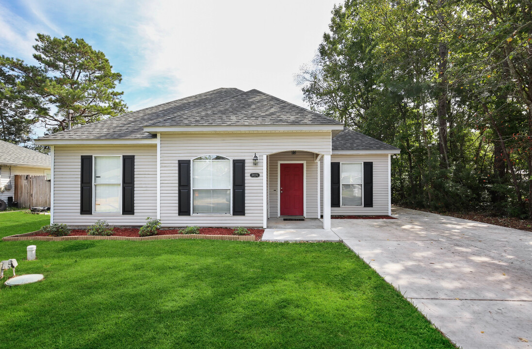 70274 9th St in Covington, LA - Building Photo