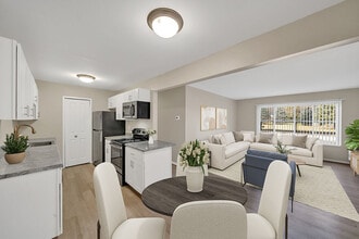 The Lakes in Southfield, MI - Building Photo - Building Photo