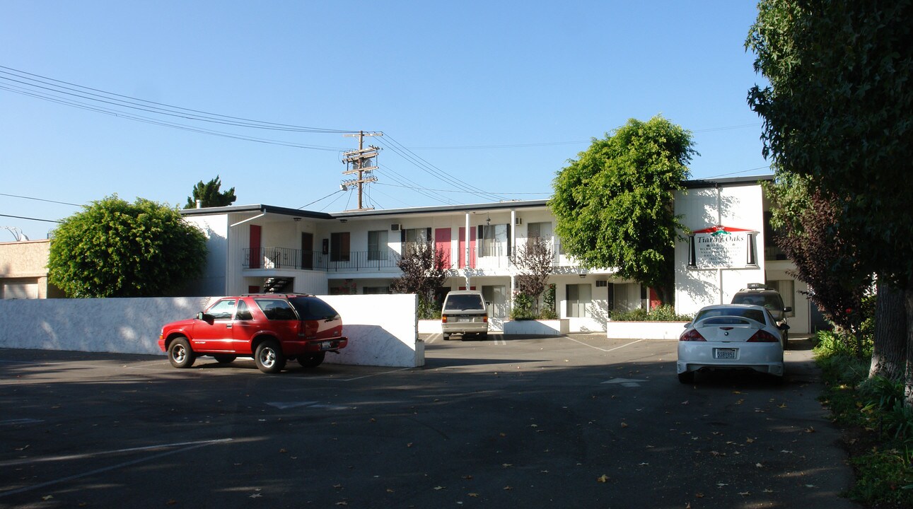 14335 Tiara St in Van Nuys, CA - Building Photo