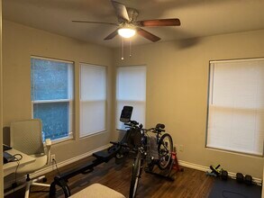 321 SE 13th St, Unit #A in Grand Prairie, TX - Building Photo - Building Photo