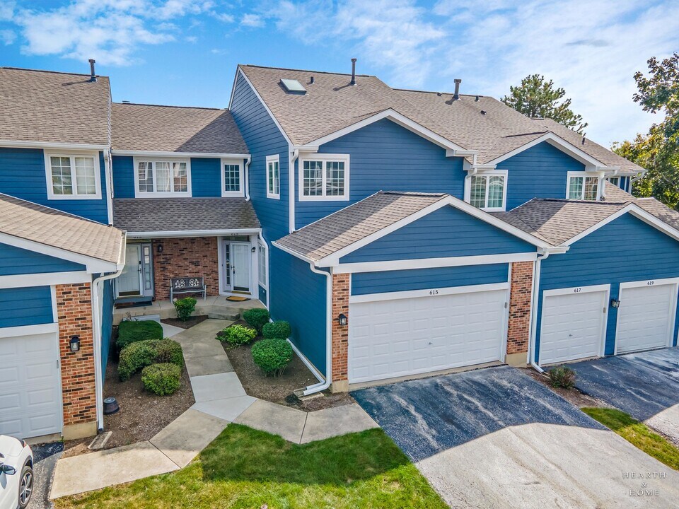 615 W Parkside Dr in Palatine, IL - Building Photo