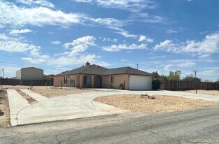 9824 Evelyn Ave in California City, CA - Building Photo