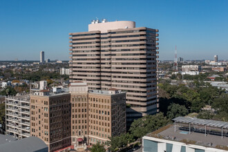 5000 Montrose Blvd in Houston, TX - Building Photo - Building Photo