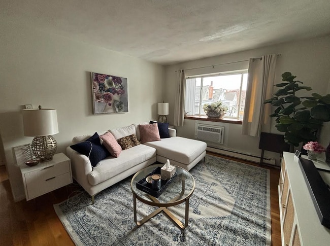 253 Summer St, Unit 2 in Somerville, MA - Foto de edificio - Building Photo