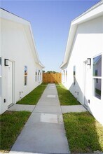 2113 E San Andrea St in Edinburg, TX - Building Photo - Building Photo