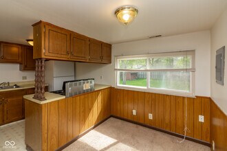 807 Riverside Dr in Greenwood, IN - Building Photo - Building Photo