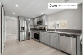 Room in Shared 5 bed/5 bath home, Unit C in Los Angeles, CA - Building Photo - Building Photo