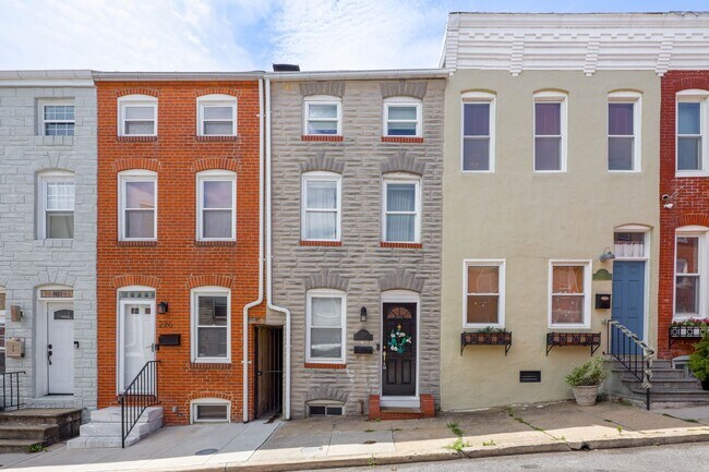 property at 224 S Castle St