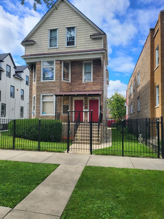 824 N Parkside Ave, Unit 3rd floor in Chicago, IL - Building Photo