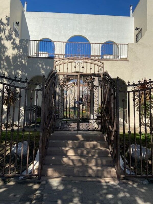 4057 W 28th St in Los Angeles, CA - Building Photo - Building Photo
