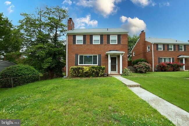 2410 Central Ave in Alexandria, VA - Foto de edificio - Building Photo