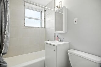 Claremont Holdings in Montclair, NJ - Foto de edificio - Building Photo