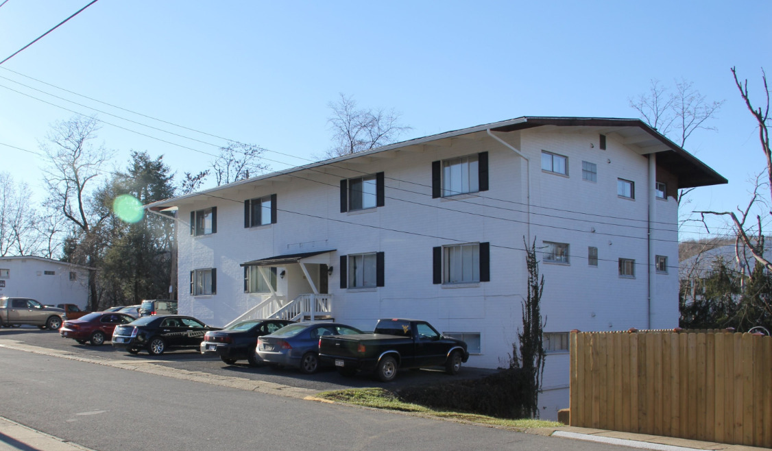 Pine Ridge Apartments in Morgantown, WV - Building Photo