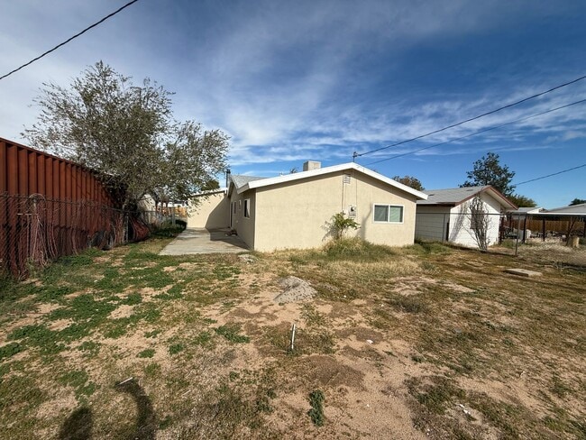 6521 Valley Ave in Inyokern, CA - Building Photo - Building Photo