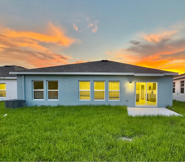 1169 Deepwater Cir in Eagle Lake, FL - Building Photo - Building Photo