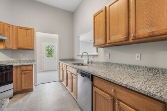3690 Golfe Links Dr in Snellville, GA - Building Photo - Building Photo
