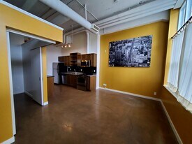 404 King St E in Kitchener, ON - Building Photo