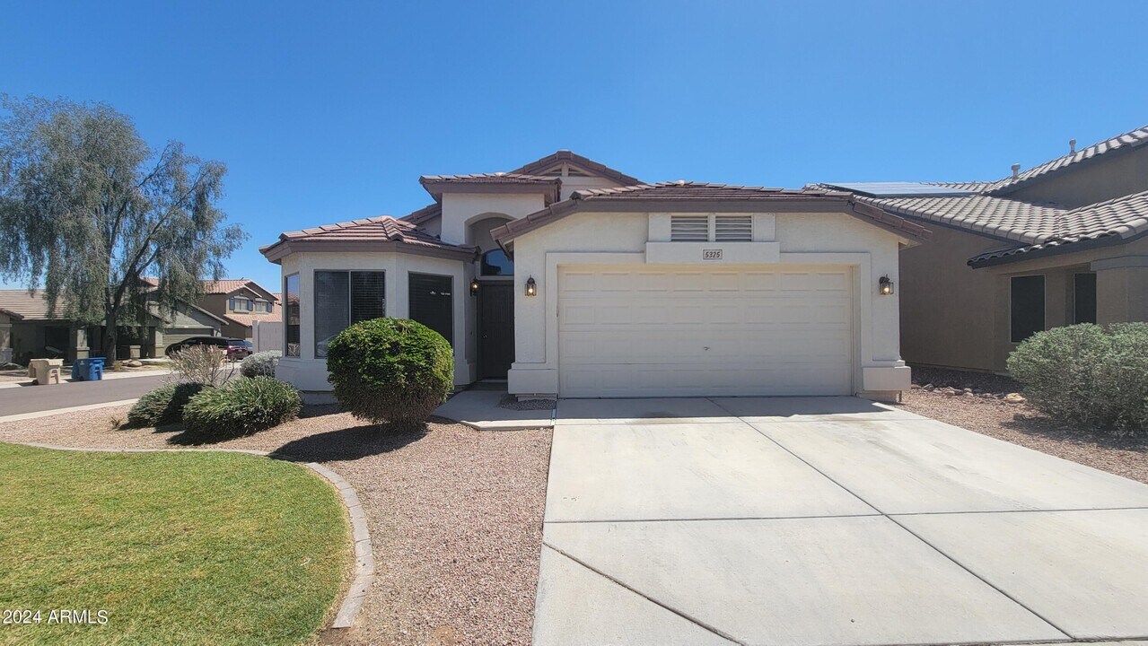 5325 N 124th Ave in Litchfield Park, AZ - Building Photo
