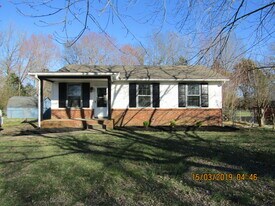 561 Donna Drive in Clarksville, TN - Building Photo