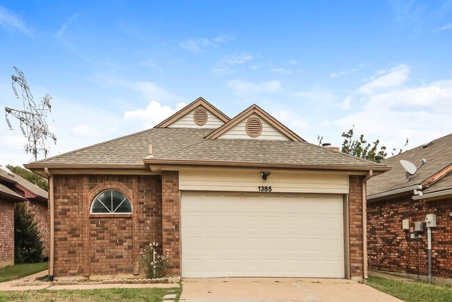 property at 1385 Chinaberry Dr