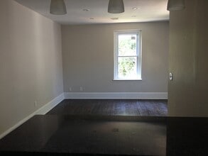 7042 Chew Ave, Unit 3rd Floor in Philadelphia, PA - Foto de edificio - Building Photo