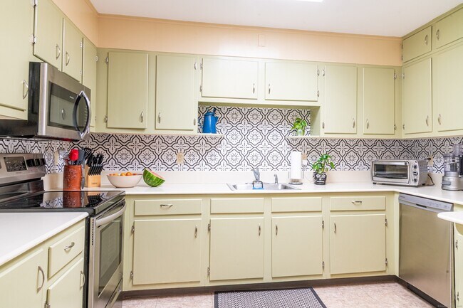 59 Charlton Hill Rd in Hamden, CT - Building Photo - Building Photo