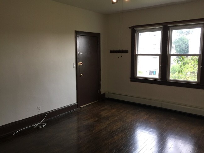 86 Edgewood Ave, Unit 2E