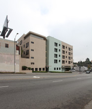 Steel Plaza Apartments in Los Angeles, CA - Foto de edificio - Building Photo