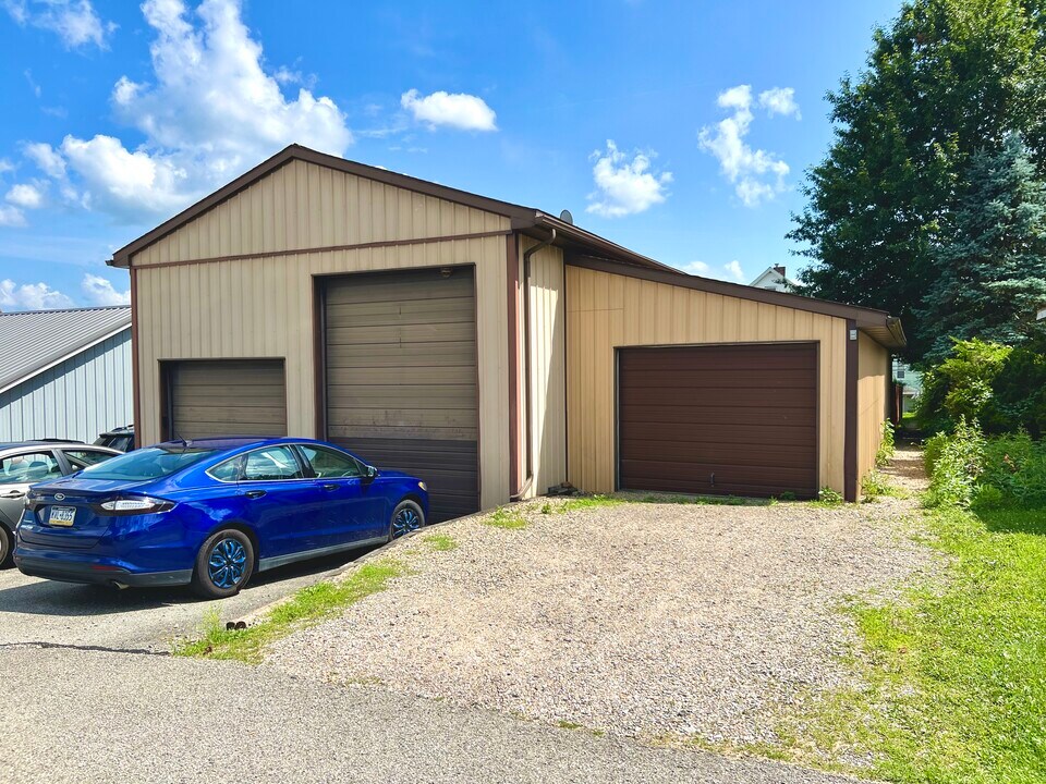 1221 Church St, Unit 1221 in Indiana, PA - Building Photo