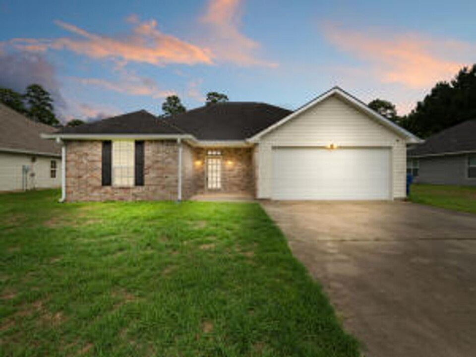 805 Stanton St in New Llano, LA - Building Photo