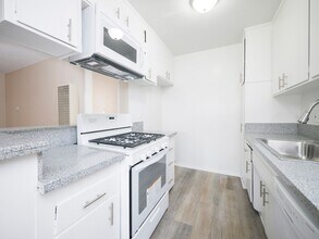 1166 Crenshaw Blvd. in Los Angeles, CA - Building Photo - Building Photo
