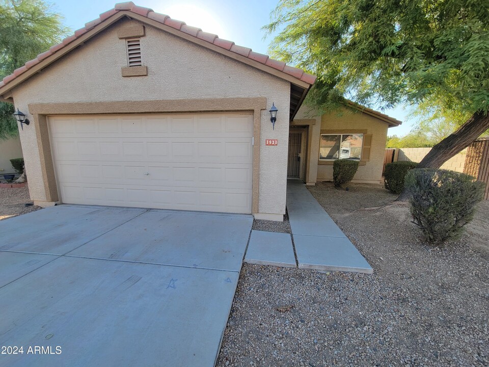 1930 N 103rd Dr in Avondale, AZ - Building Photo