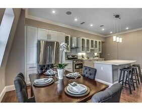 22 Hamlet St, Unit 4 in Somerville, MA - Building Photo - Building Photo