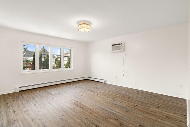 184 Central Ln in Secaucus, NJ - Building Photo - Building Photo