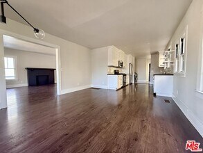 854 Serrano Pl in Los Angeles, CA - Building Photo - Building Photo