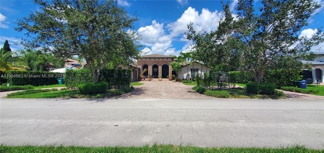 12965 SW 197th St in Miami, FL - Building Photo - Building Photo