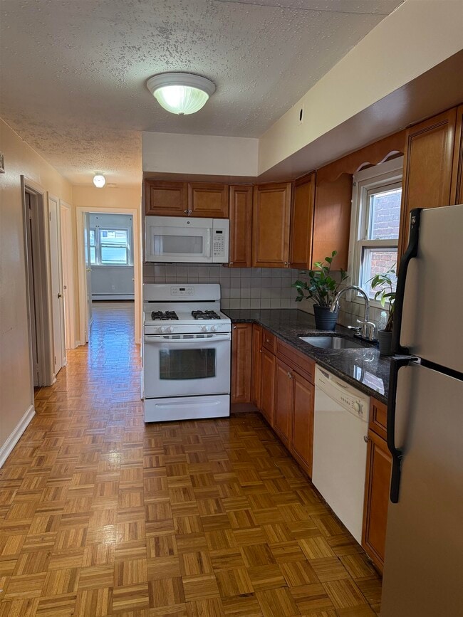2513 Palisade Ave in Union City, NJ - Building Photo - Building Photo