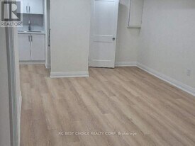 123 Enchanted Hills Crescent in Toronto, ON - Building Photo