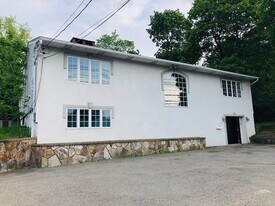 548 Worcester St in Natick, MA - Building Photo