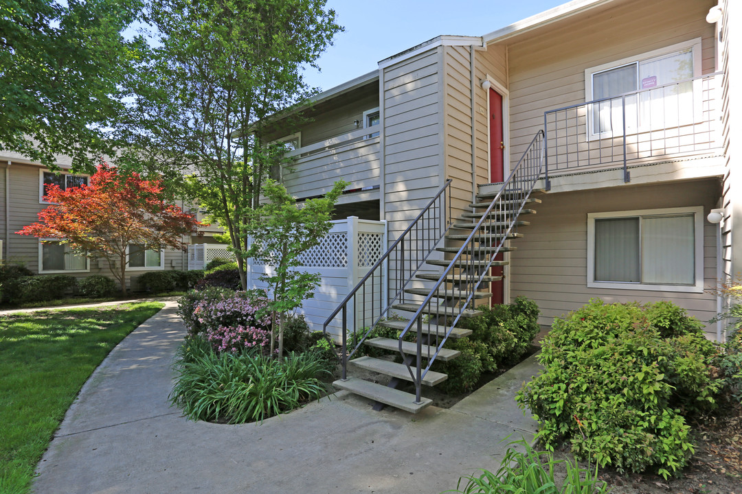 Westdale Commons Apartments in Modesto, CA - Foto de edificio