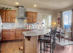 1833 10th Ave NE in Issaquah, WA - Building Photo - Building Photo