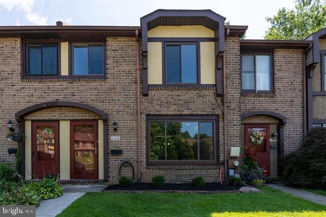 property at 3458 Norwood Pl