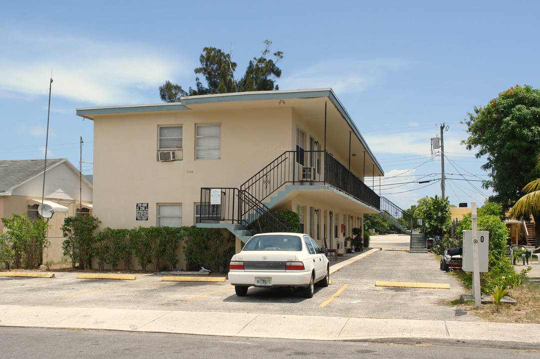 1110 N H St in Lake Worth, FL - Foto de edificio