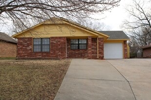 705 W 19th St S in Claremore, OK - Building Photo