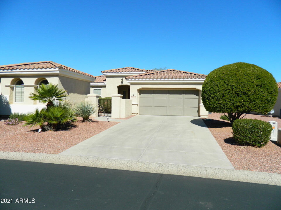 13758 W Sola Dr in Sun City West, AZ - Foto de edificio