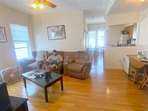 389 Columbia St, Unit 3 in Cambridge, MA - Building Photo - Building Photo