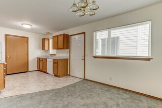 1445 NW Elwha St in Oak Harbor, WA - Building Photo - Building Photo