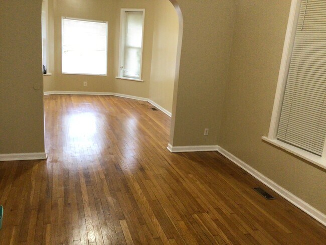 7154 S St Lawrence Ave in Chicago, IL - Building Photo - Building Photo