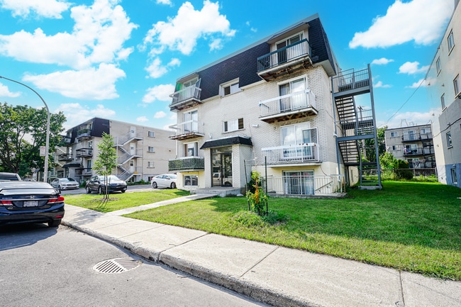 property at 411 Av. Copernic